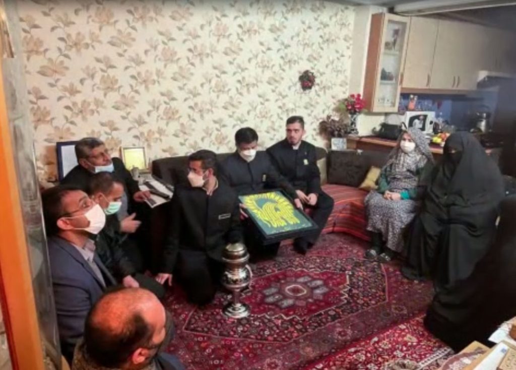 دیدار خادمیاران رضوی منطقه 10 تهران با خانواده شهدا