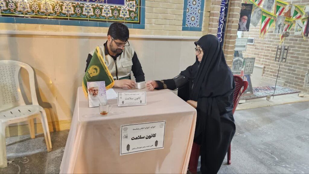 ارائه خدمات پزشکی در امامزاده سید فتح‌الله(ع) ورامین همزمان با دهه کرامت